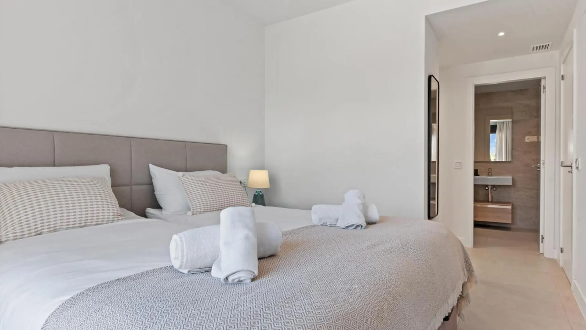 Seaview Apartment With Heated Pool By Costarentals - Ref M21 Estepona